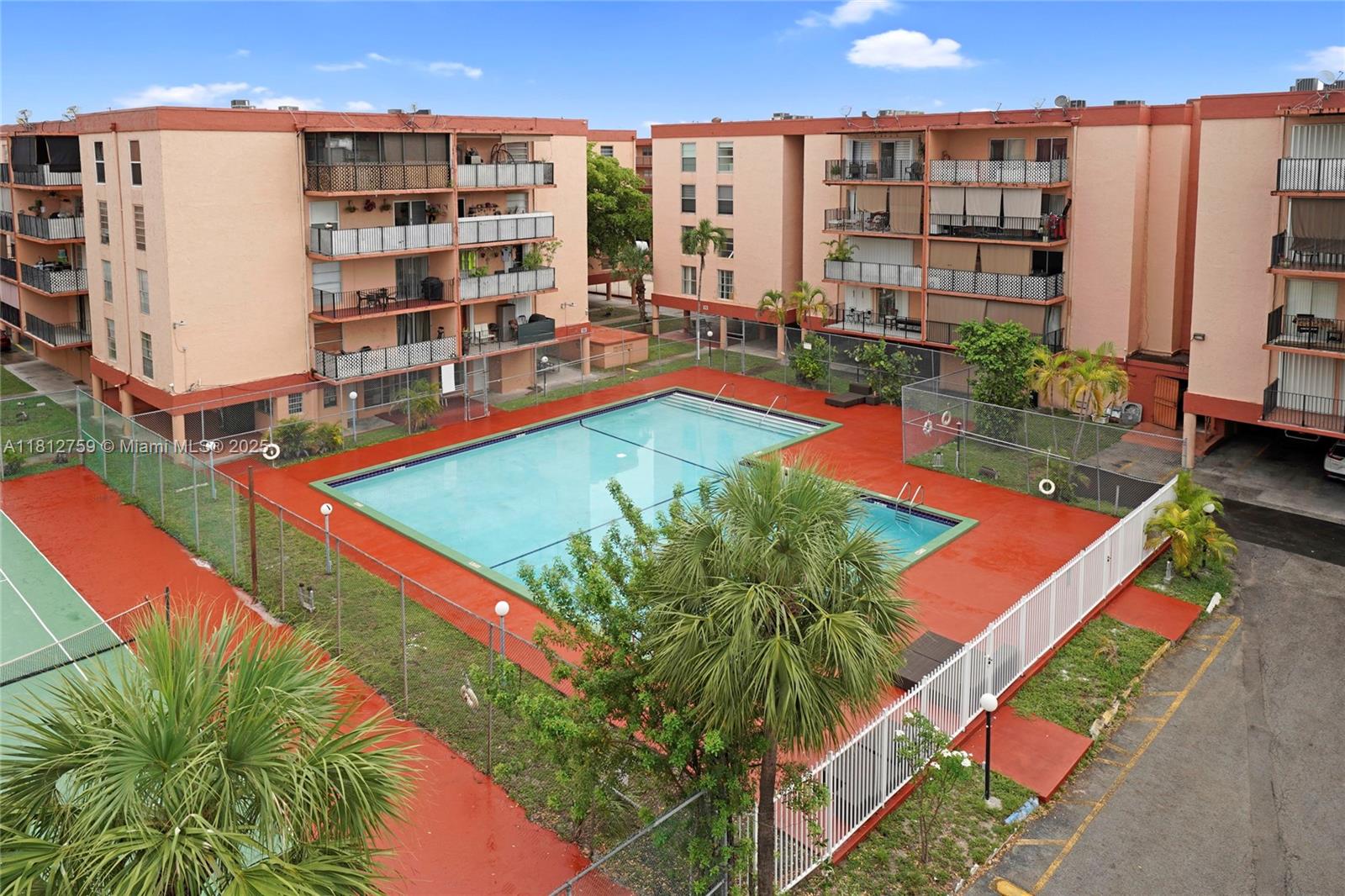 PALM-WEST GARDENS CONDO - Residential