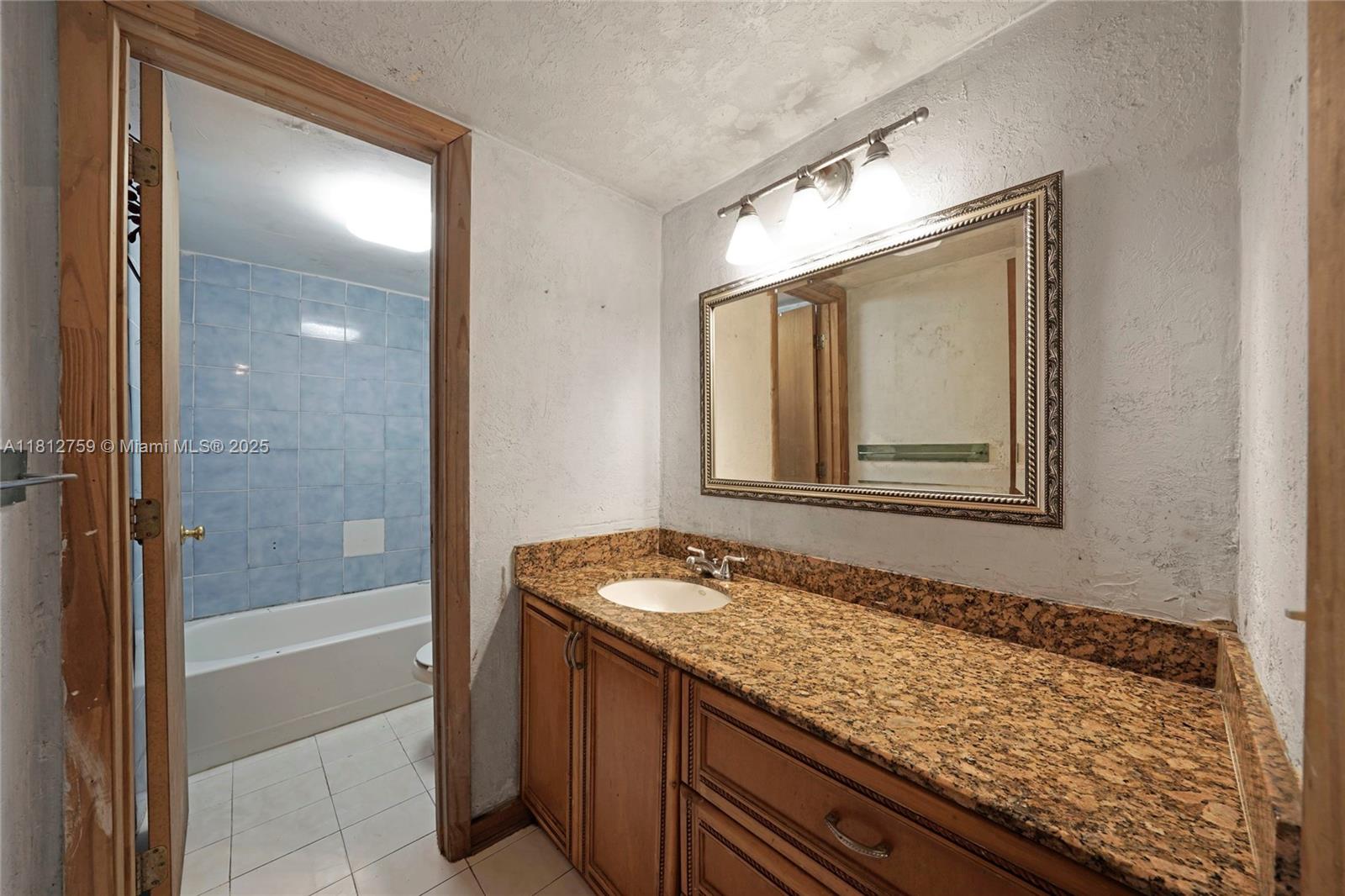 PALM-WEST GARDENS CONDO - Residential
