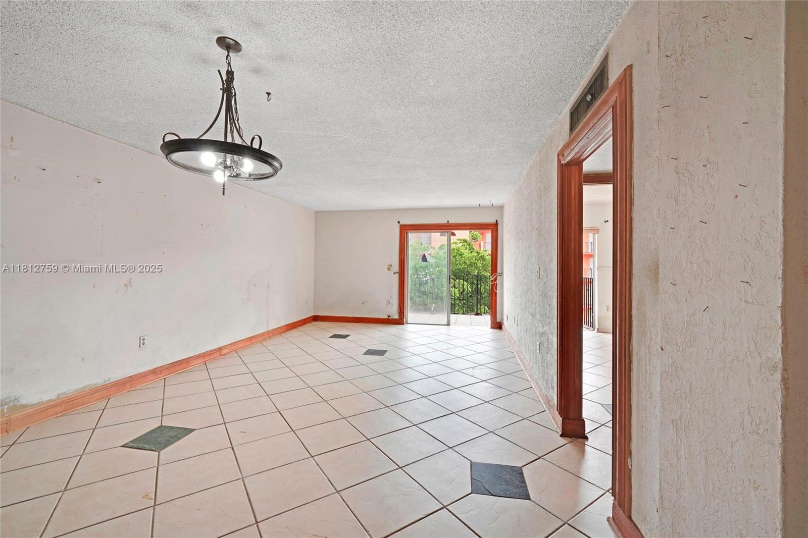 PALM-WEST GARDENS CONDO - Residential