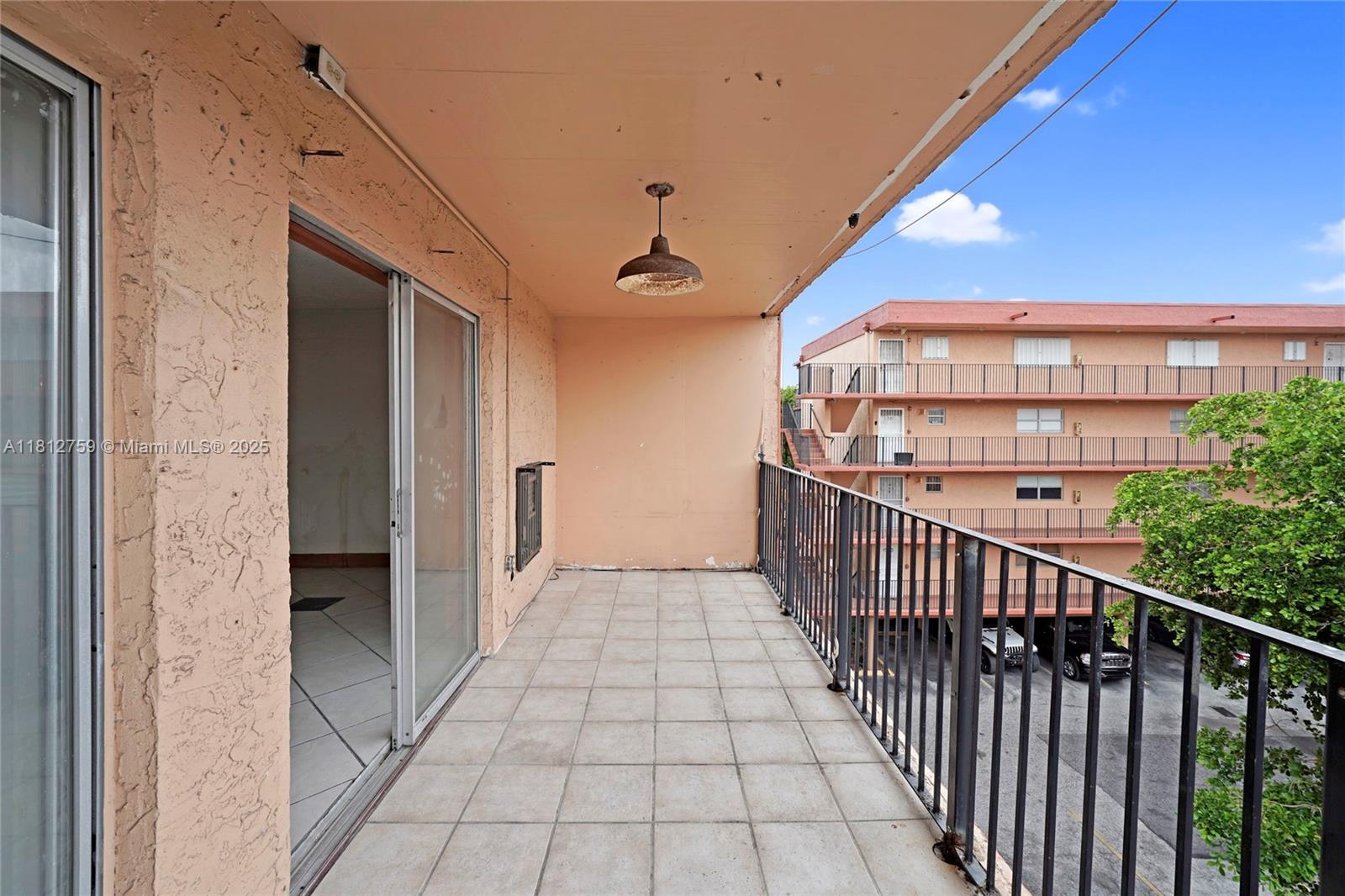 PALM-WEST GARDENS CONDO - Residential