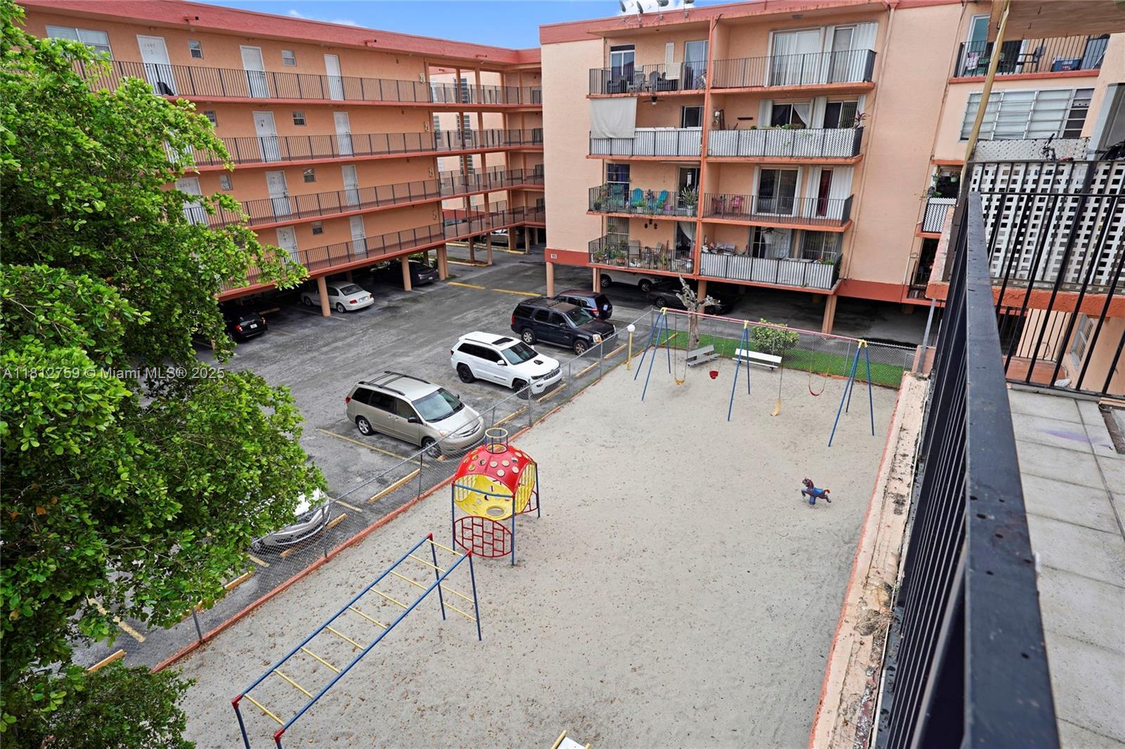PALM-WEST GARDENS CONDO - Residential