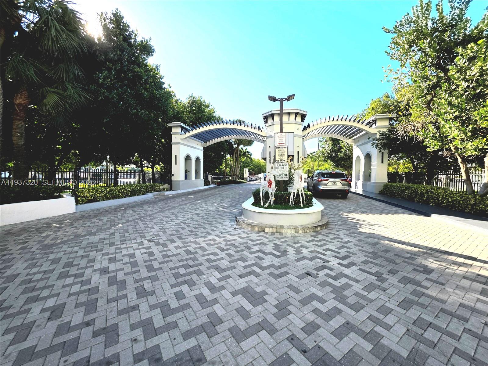 310 Poinciana Dr 802