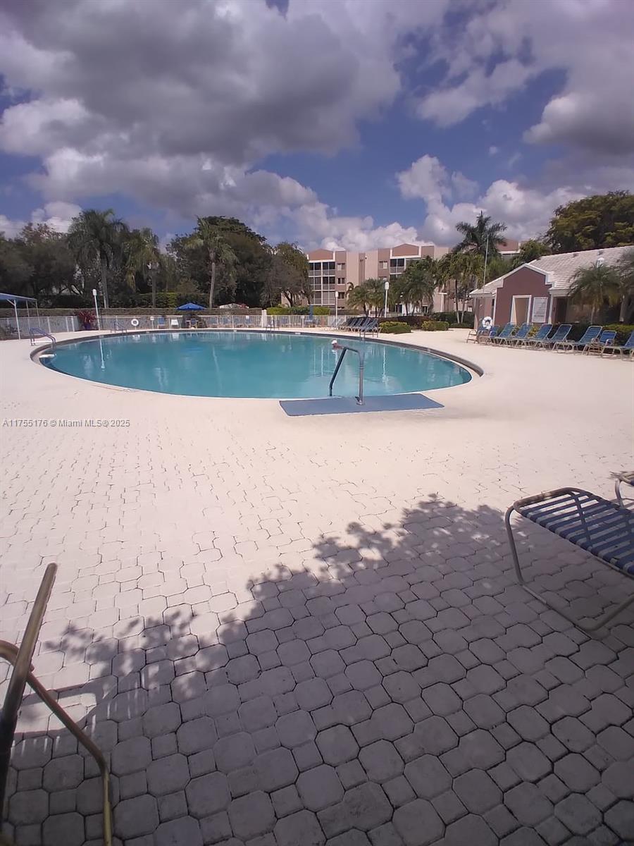 TRENT CONDOMINIUM - Residential