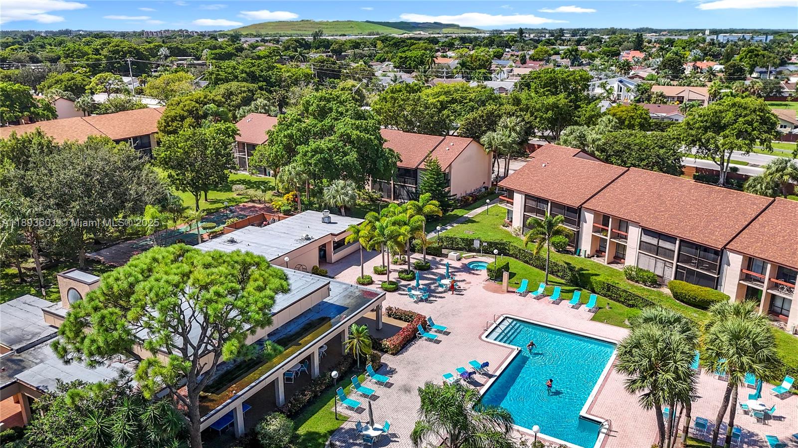 MEADOWRIDGE CONDO - Residential