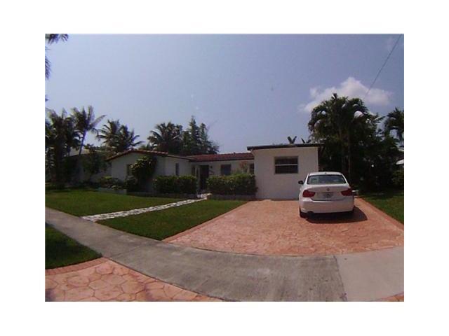 LARGE 4BED OPEN FLOOR PLAN AND LARGE YARD WITH LOVELY SPA FOR RELAXION. EAST OF US-1 IN HALLANDALE BEACH NEAR GULF STREAM PARK. BIKE TO THE BEACH. LOCATED BETWEEN MIAMI & FT.LAUDERDALE FOR EASY ACCESS TO DINNING,SHOPPING,AIRPORT & EVERYTHING THAT SOUTH FL IS FAMOUS FOR. EASY TO SHOW