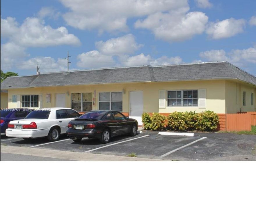 LOVELY KEPT 2 BATHROOM APARTMENT IN LAUDERDALE LAKES, LOCATED NEAR SHOPS, SCHOOLS, AND MAJOR STREETS AND HIGHWAYS.
FISRT, LAST AND SECURITY DEPOSIT REQUURED TO MOVE IN. MUST PROVIDE INCOME DOCUMENT, AND BACKGROUND CHECK.