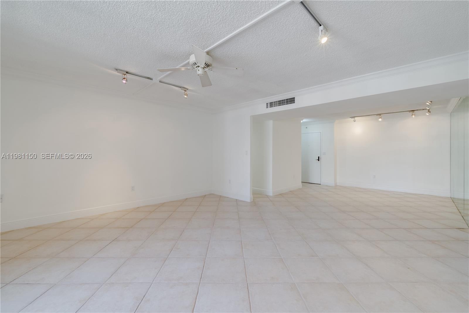 600 Biltmore Way 1205