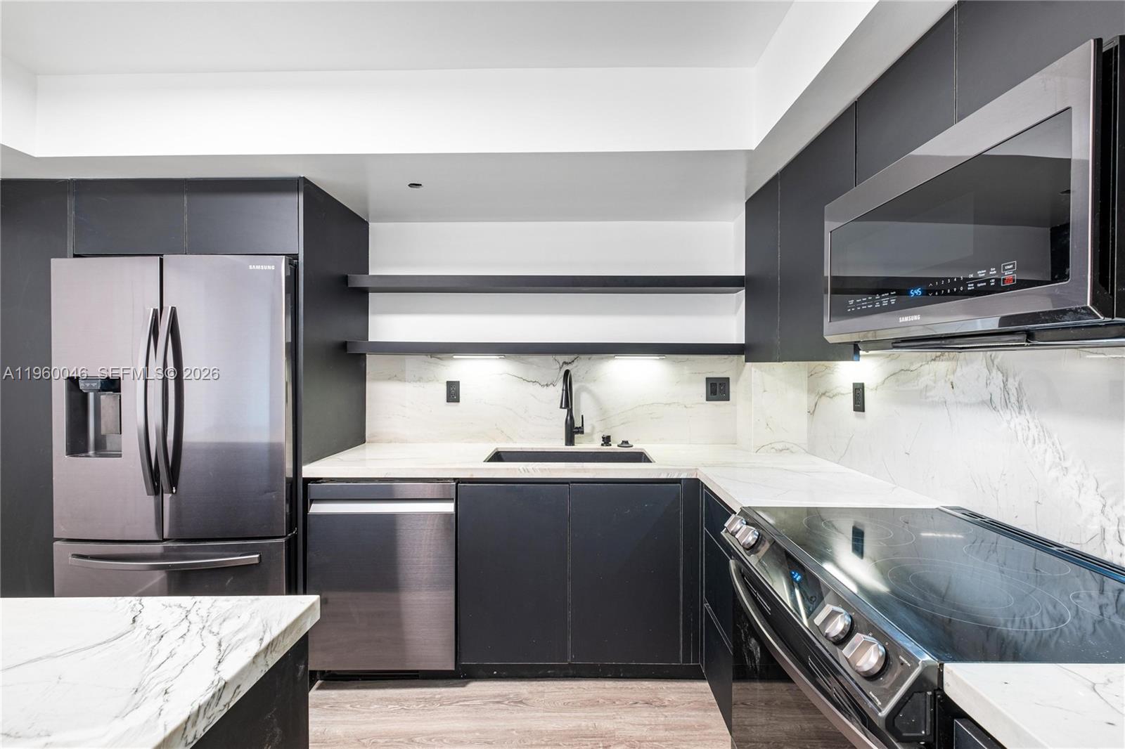 THE TOWERS OF QUAYSIDE CO - Residential