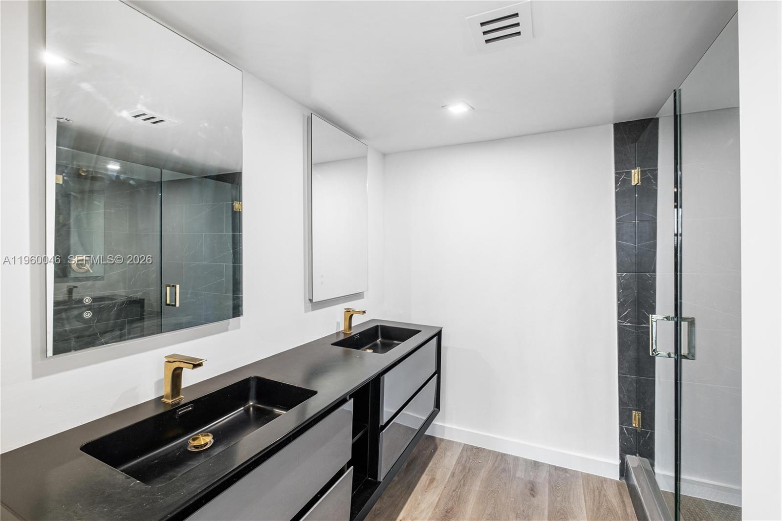 THE TOWERS OF QUAYSIDE CO - Residential