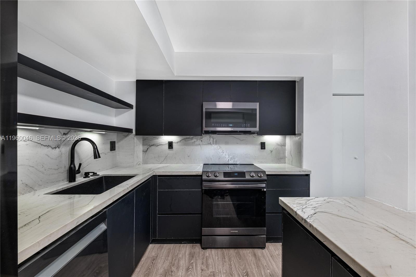 THE TOWERS OF QUAYSIDE CO - Residential