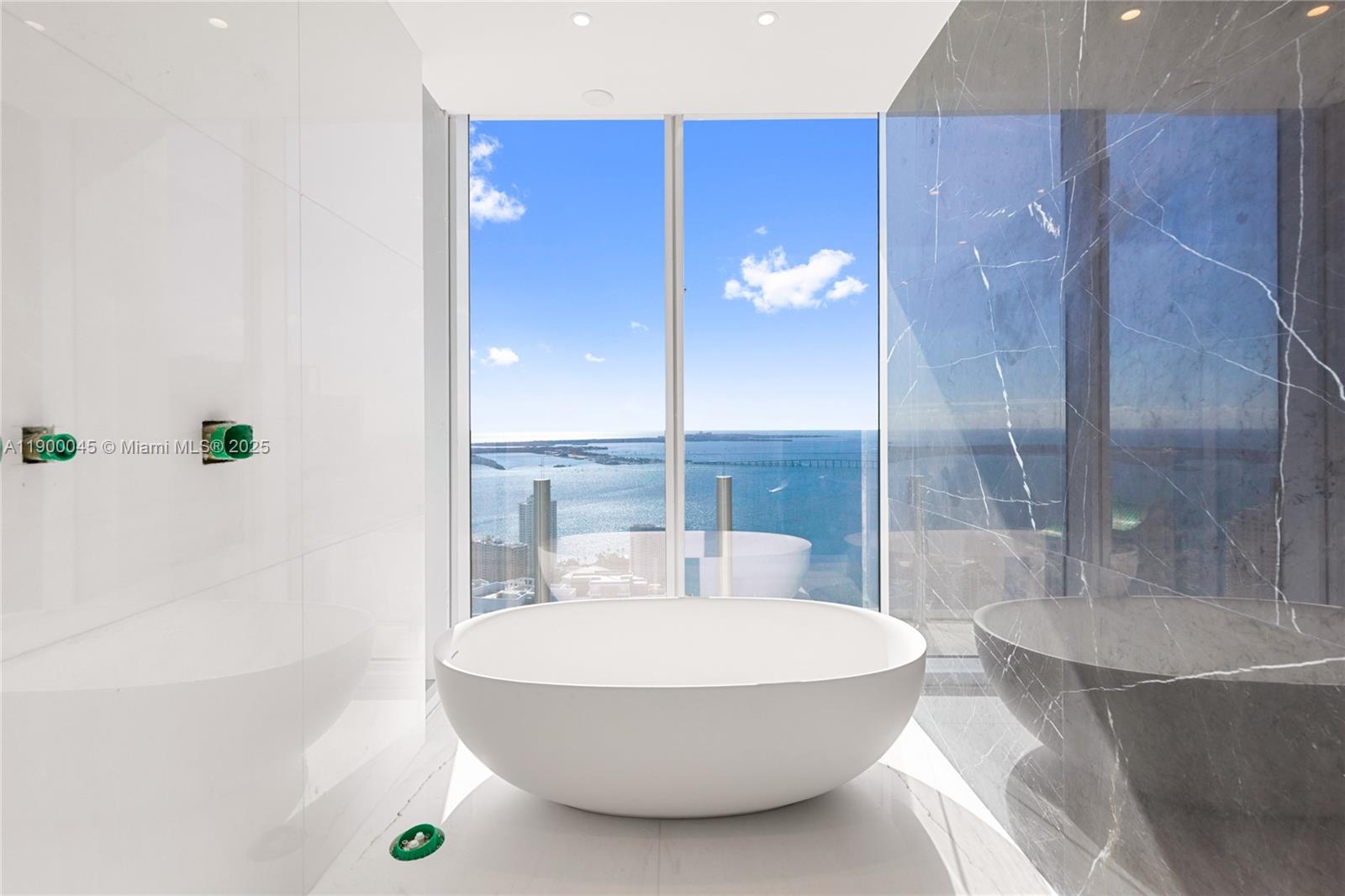 300 BISCAYNE BLVD WAY COND - Residential