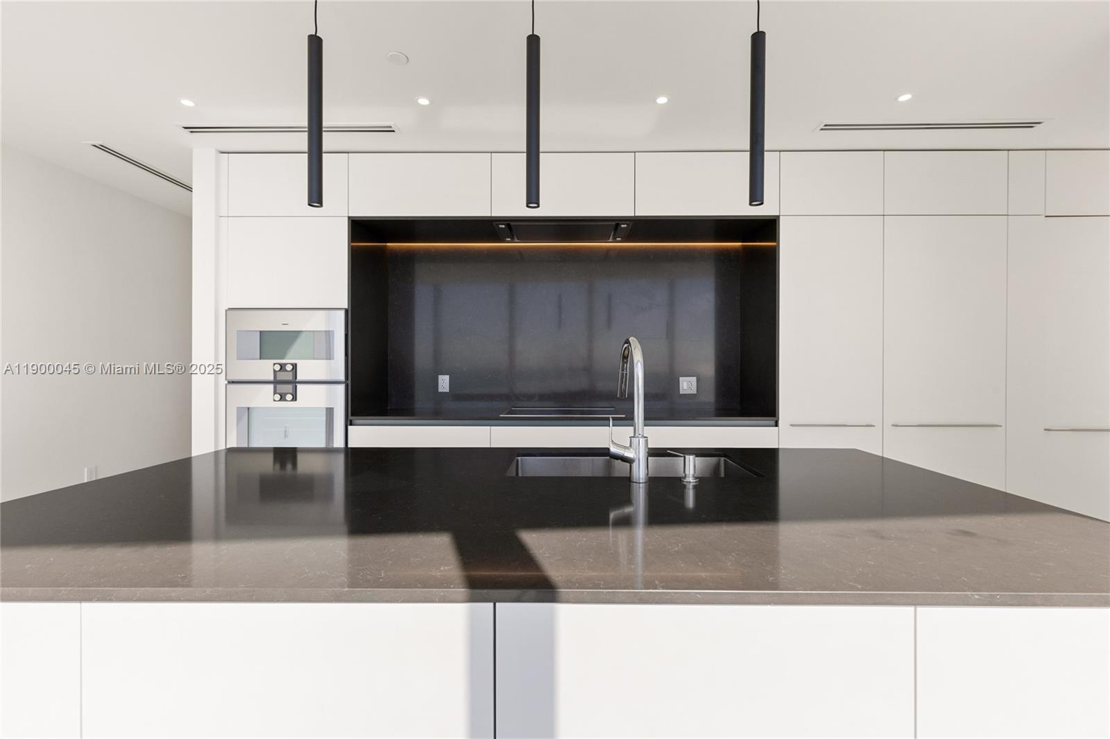 300 BISCAYNE BLVD WAY COND - Residential