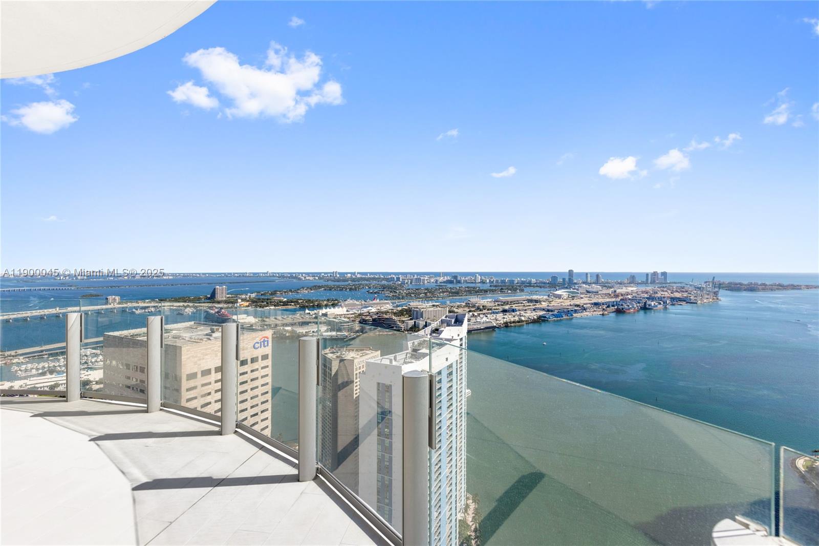 300 BISCAYNE BLVD WAY COND - Residential