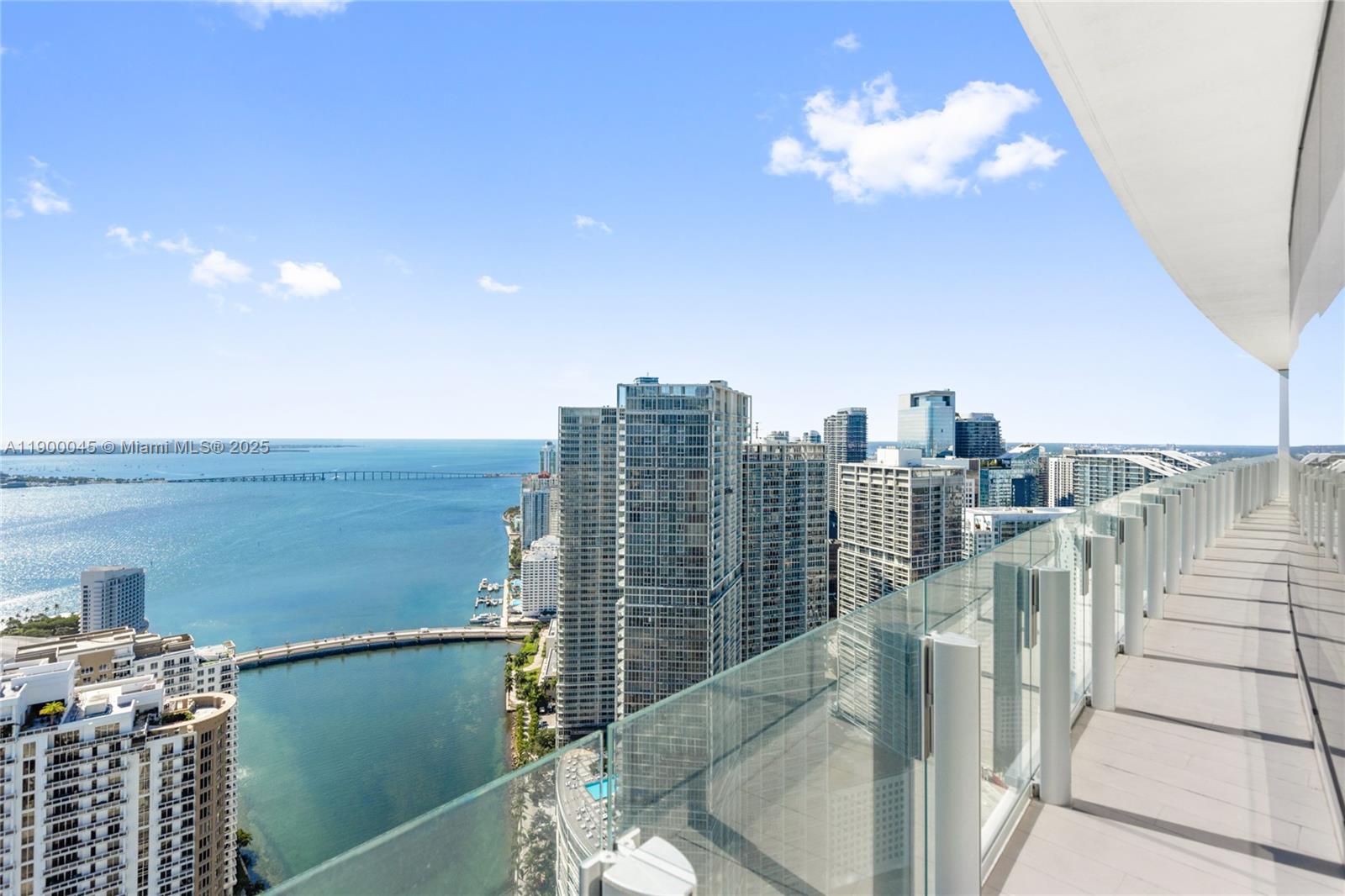 300 BISCAYNE BLVD WAY COND - Residential