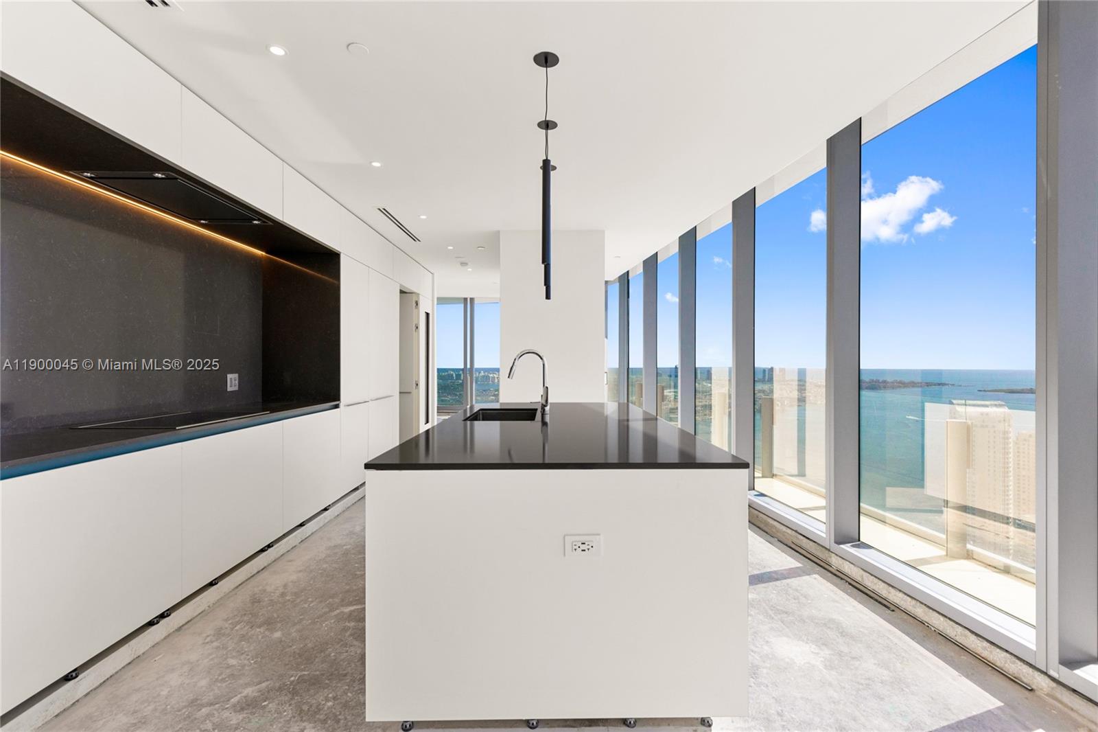 300 BISCAYNE BLVD WAY COND - Residential