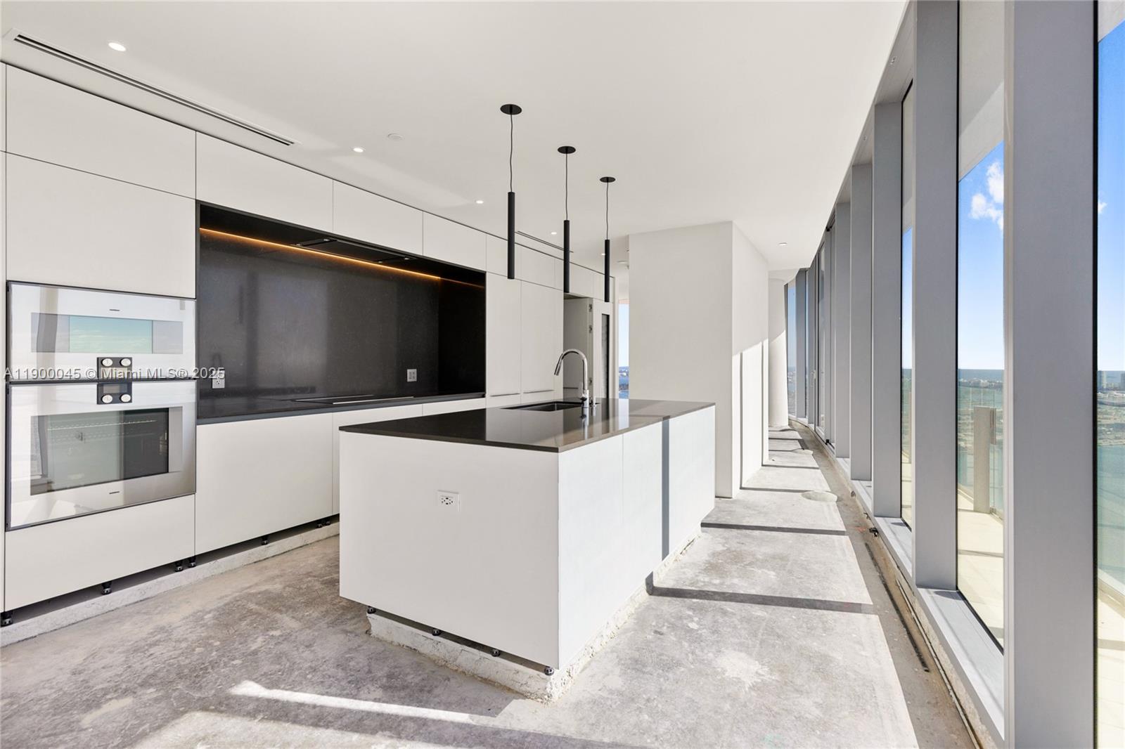 300 BISCAYNE BLVD WAY COND - Residential