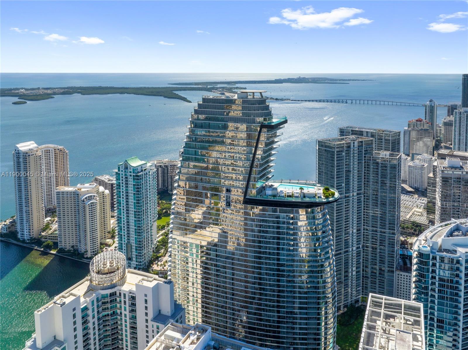 300 BISCAYNE BLVD WAY COND - Residential