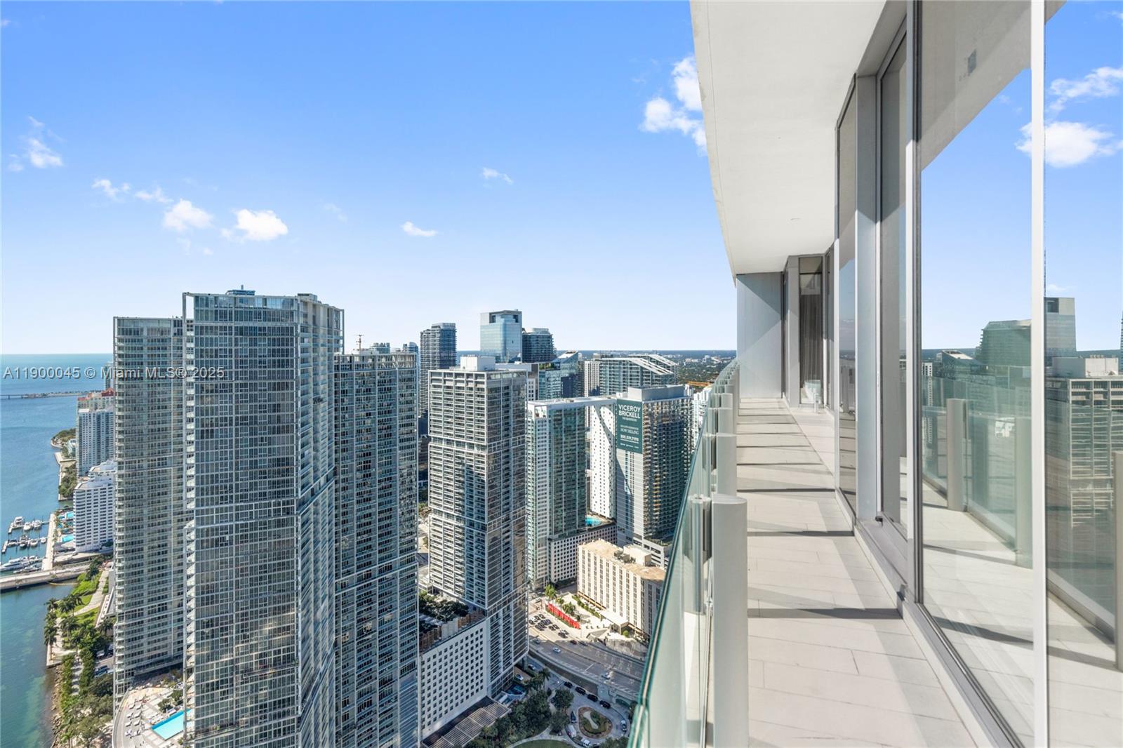 300 BISCAYNE BLVD WAY COND - Residential