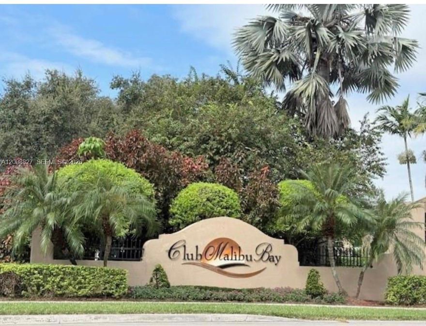 Beautiful 3-bedroom, 2-bath condo located on the desirable first floor in Villas at Carmel. This spacious unit offers a functional layout with ample living and dining areas, perfect for both comfortable living and entertaining. Enjoy easy access with no stairs and a private outdoor space ideal for relaxing. Conveniently located near major highways, shopping centers, restaurants, and schools. Ideal for homeowners or investors alike. Easy to show.