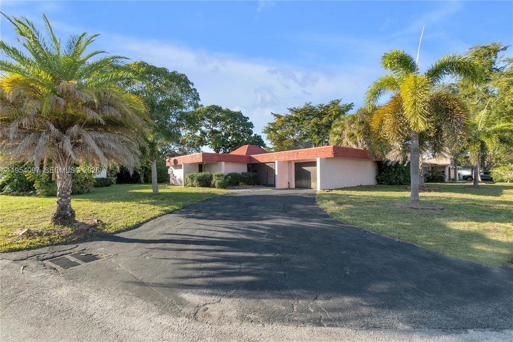 Photo of 5505 Bluejack Oak Cir, Tamarac, FL 33319 (MLS # A11954097)