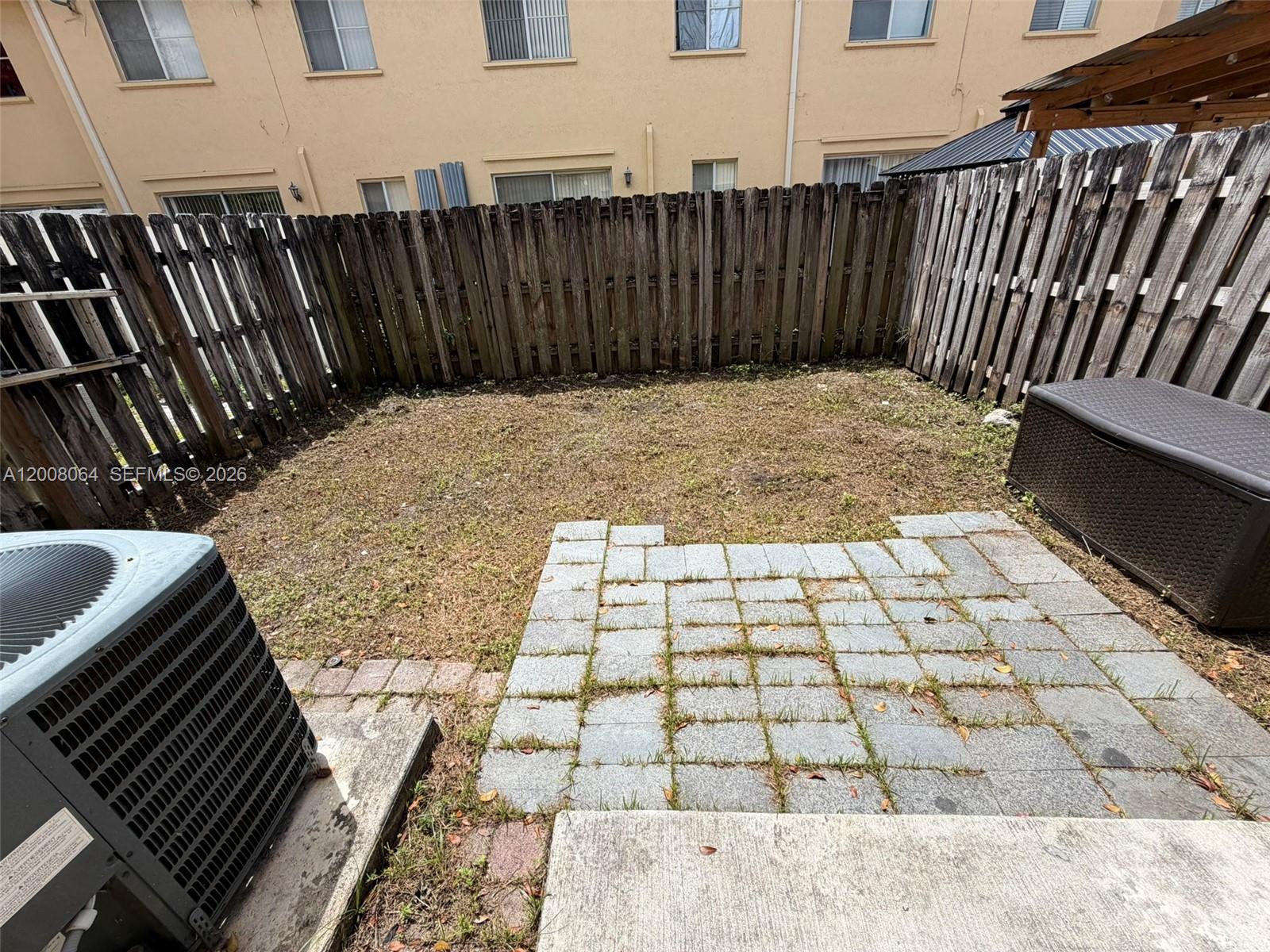 SHOMA VILLAS I AT COUNTRY - Residential