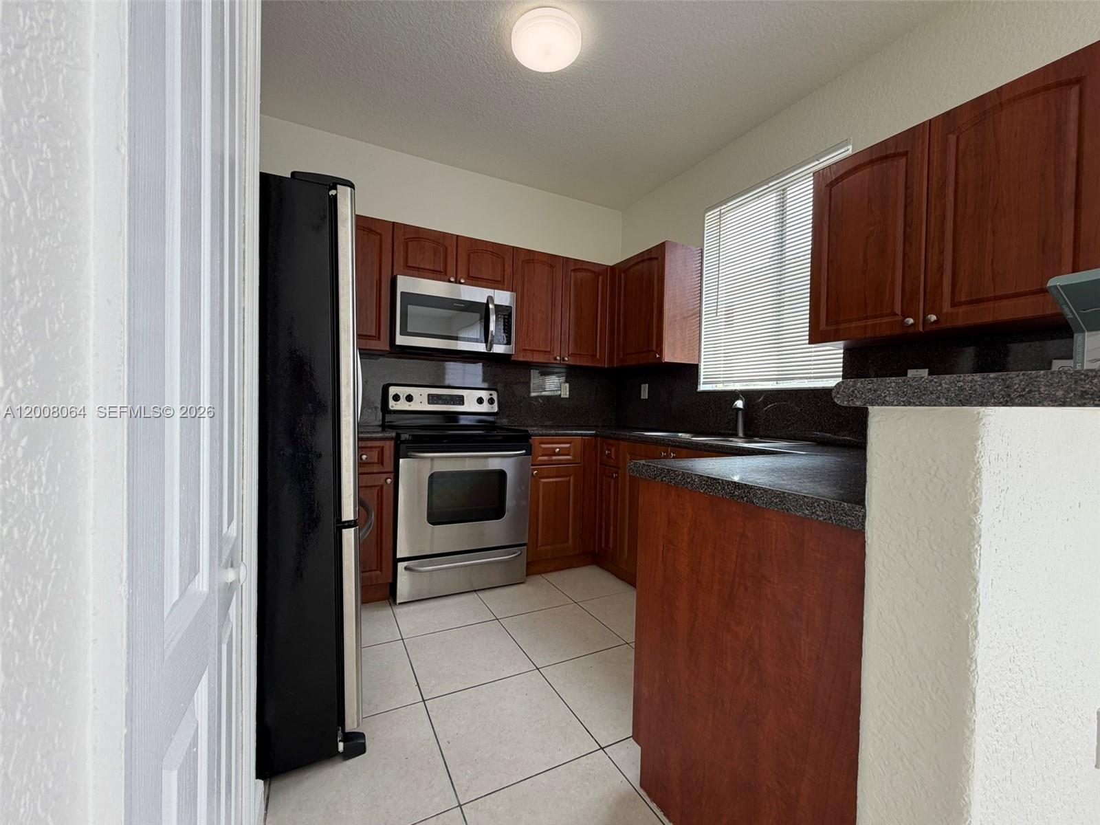 SHOMA VILLAS I AT COUNTRY - Residential