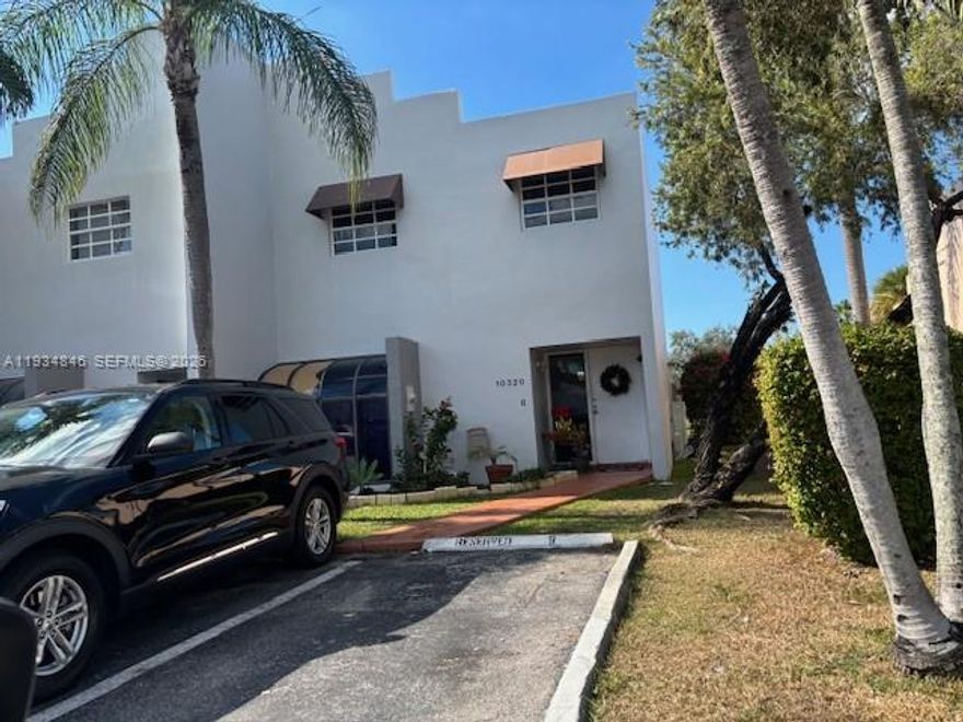 Lakefront home in The Hammocks featuring an excellent location and a gorgeous lake view with access to a private beach. This well-maintained residence offers 3 bedrooms, 2 full bathrooms, plus a family room, with tile flooring throughout, making it ideal for family living.
Conveniently located within walking distance to schools, shopping centers, supermarkets, banks, restaurants, the library, and more. Enjoy all that The Hammocks community has to offer, including 14 miles of lakes, 22 private beaches, a clubhouse, and additional amenities—perfect for an active and relaxing lifestyle.