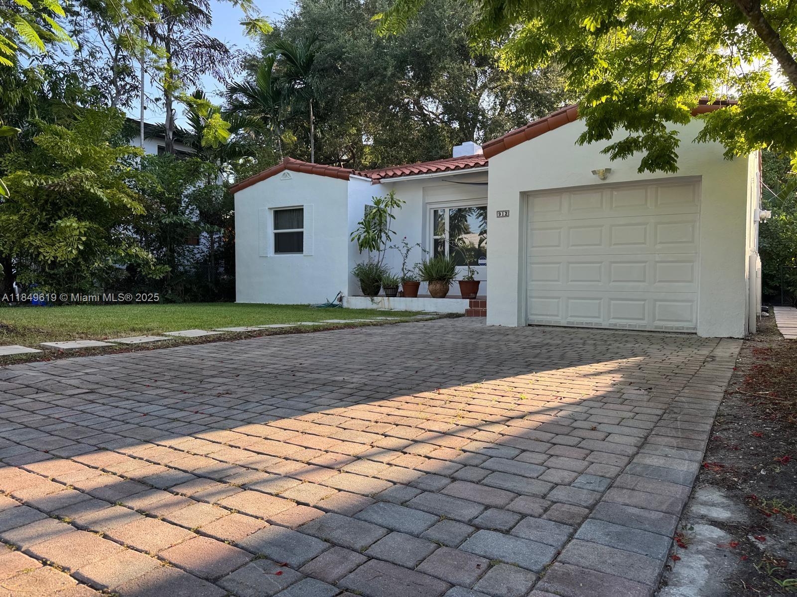 912 Wallace St, Coral Gables, FL, 33134/$965,000 1 912 Wallace St