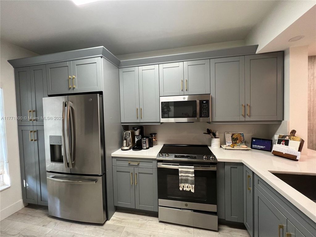 Photo of 184 SW 96th Ave, Plantation, FL 33324 (MLS # A11771800)