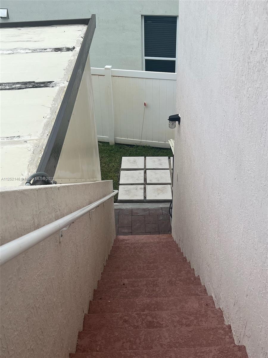 KENDALL COMMONS - Residential Lease