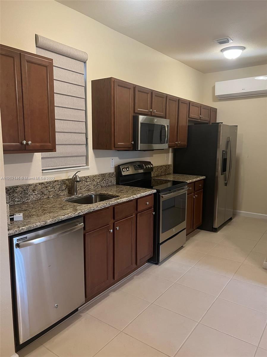 KENDALL COMMONS - Residential Lease