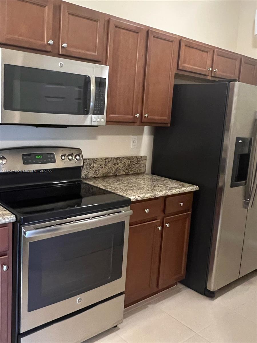 KENDALL COMMONS - Residential Lease