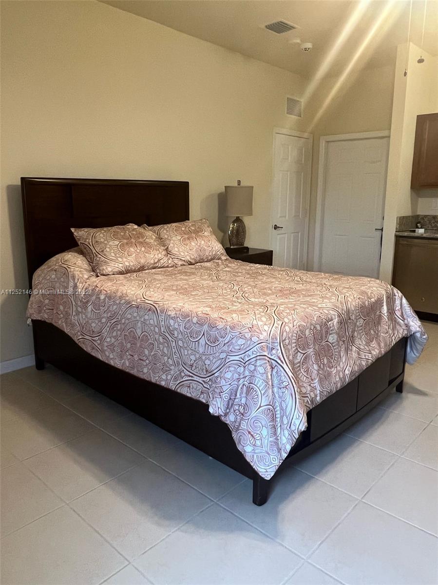 KENDALL COMMONS - Residential Lease