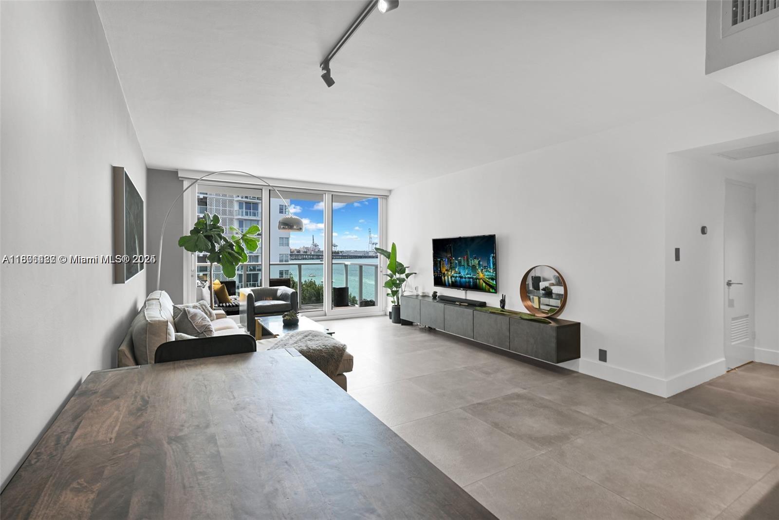 1000 West Ave 626