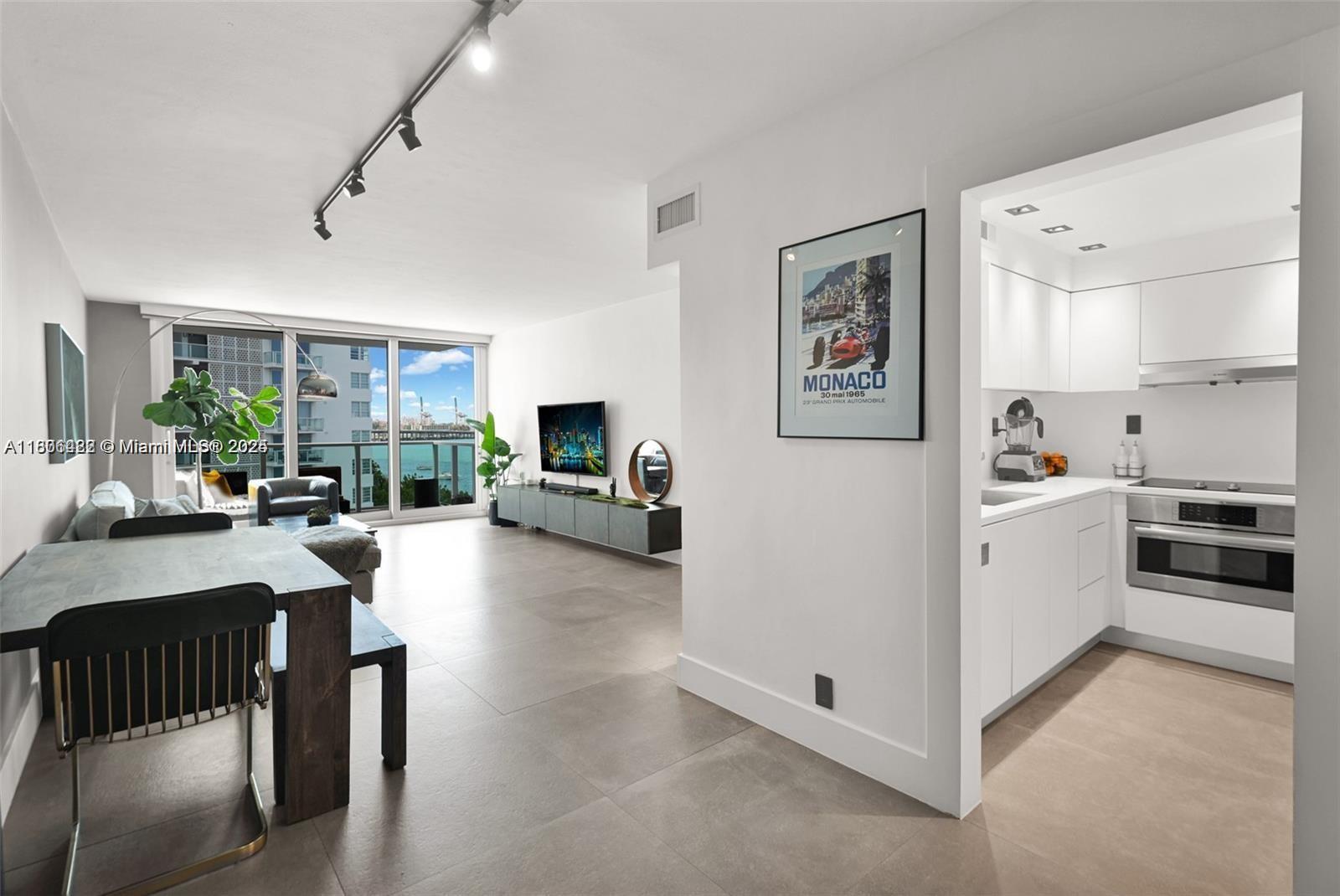 1000 West Ave 626