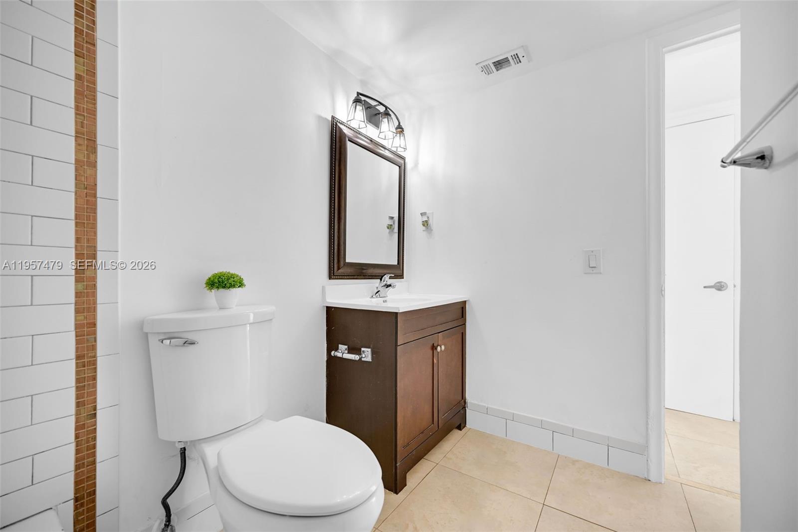 DADELAND CAPRI CONDO - Residential