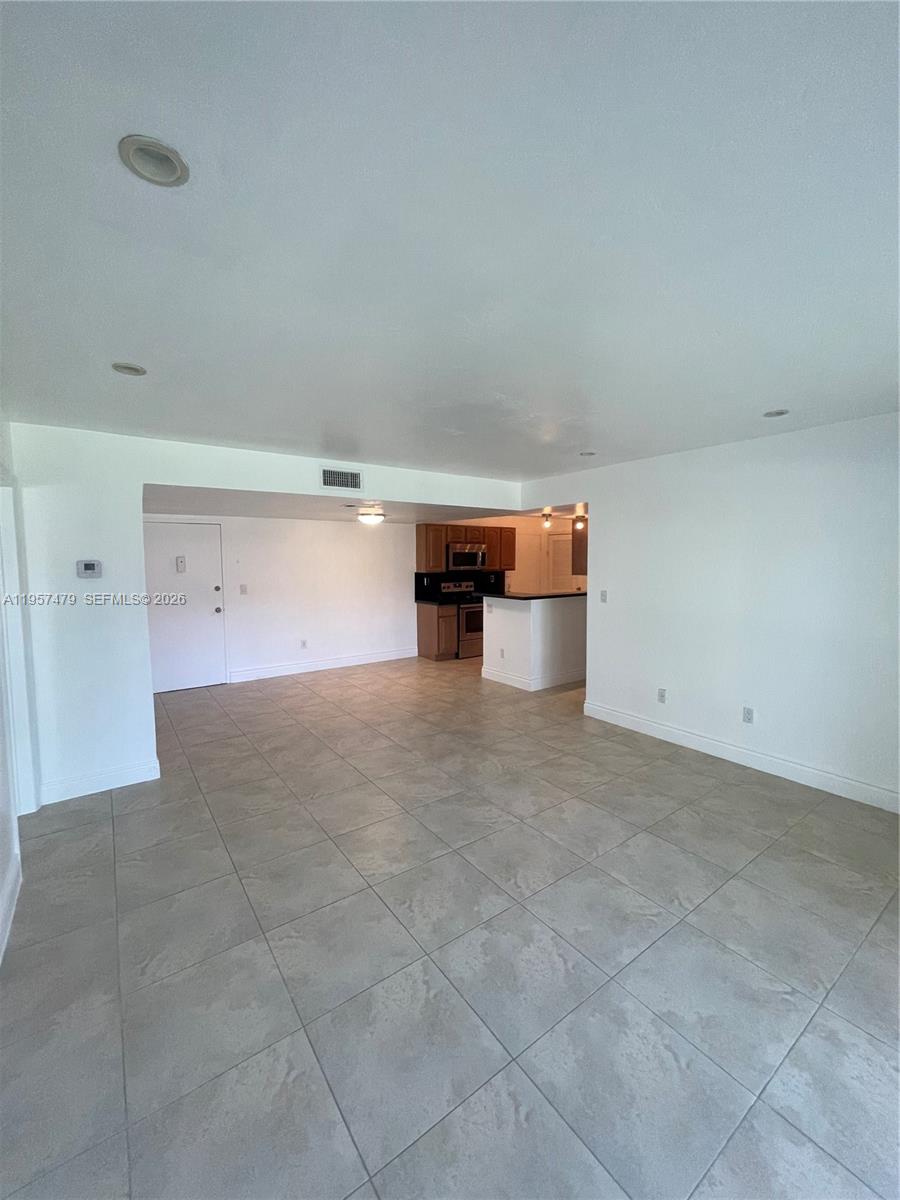 DADELAND CAPRI CONDO - Residential