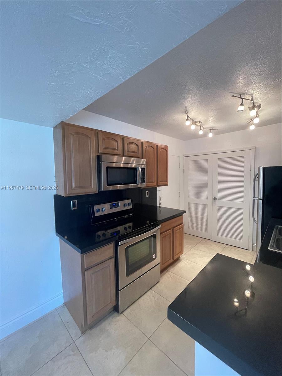 DADELAND CAPRI CONDO - Residential