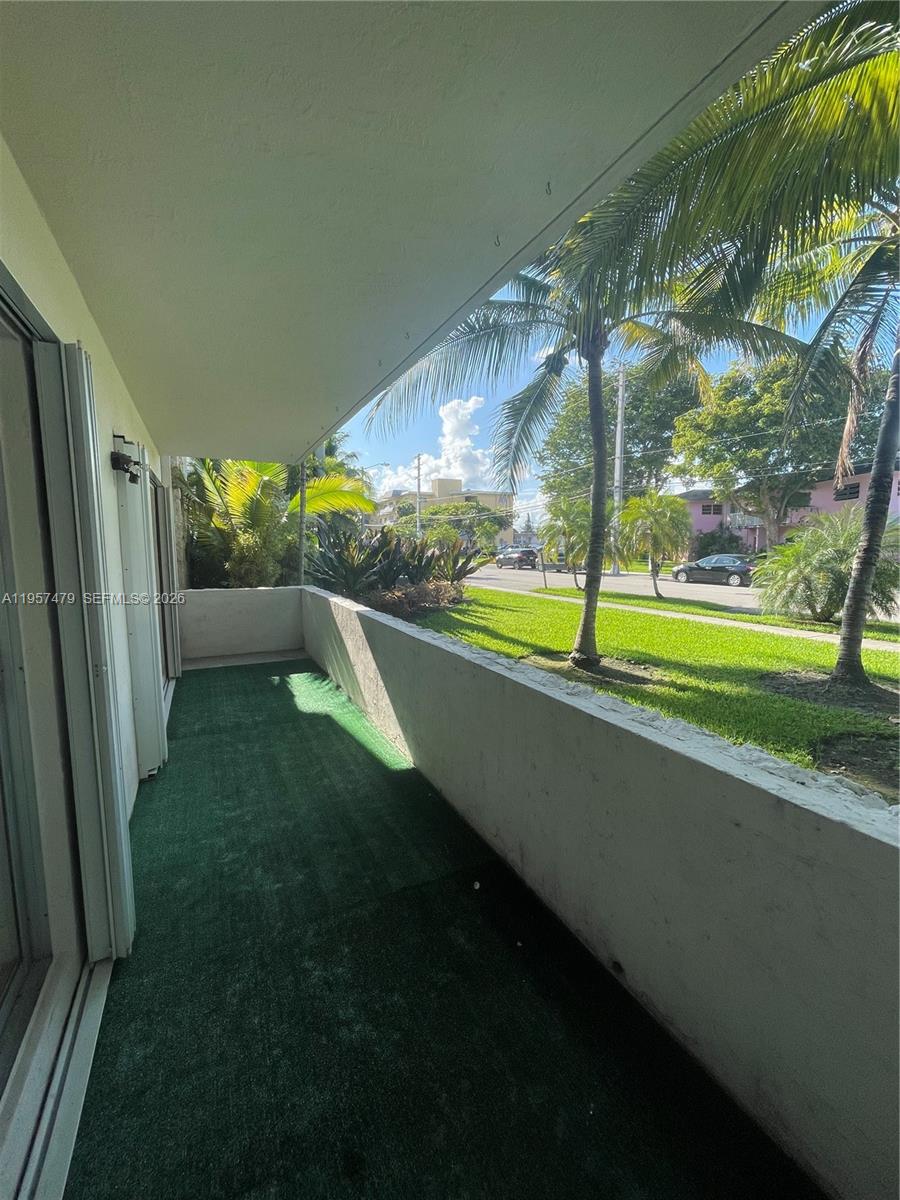 DADELAND CAPRI CONDO - Residential