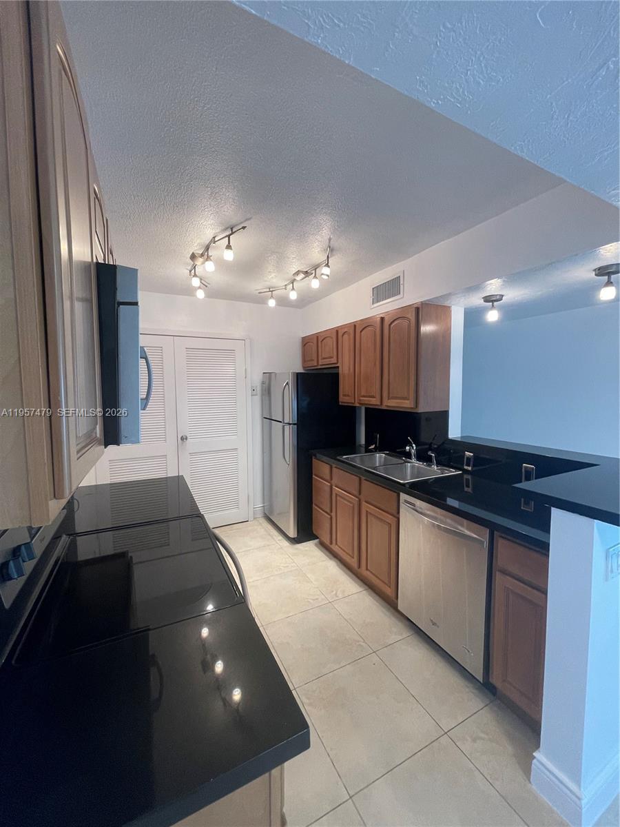DADELAND CAPRI CONDO - Residential