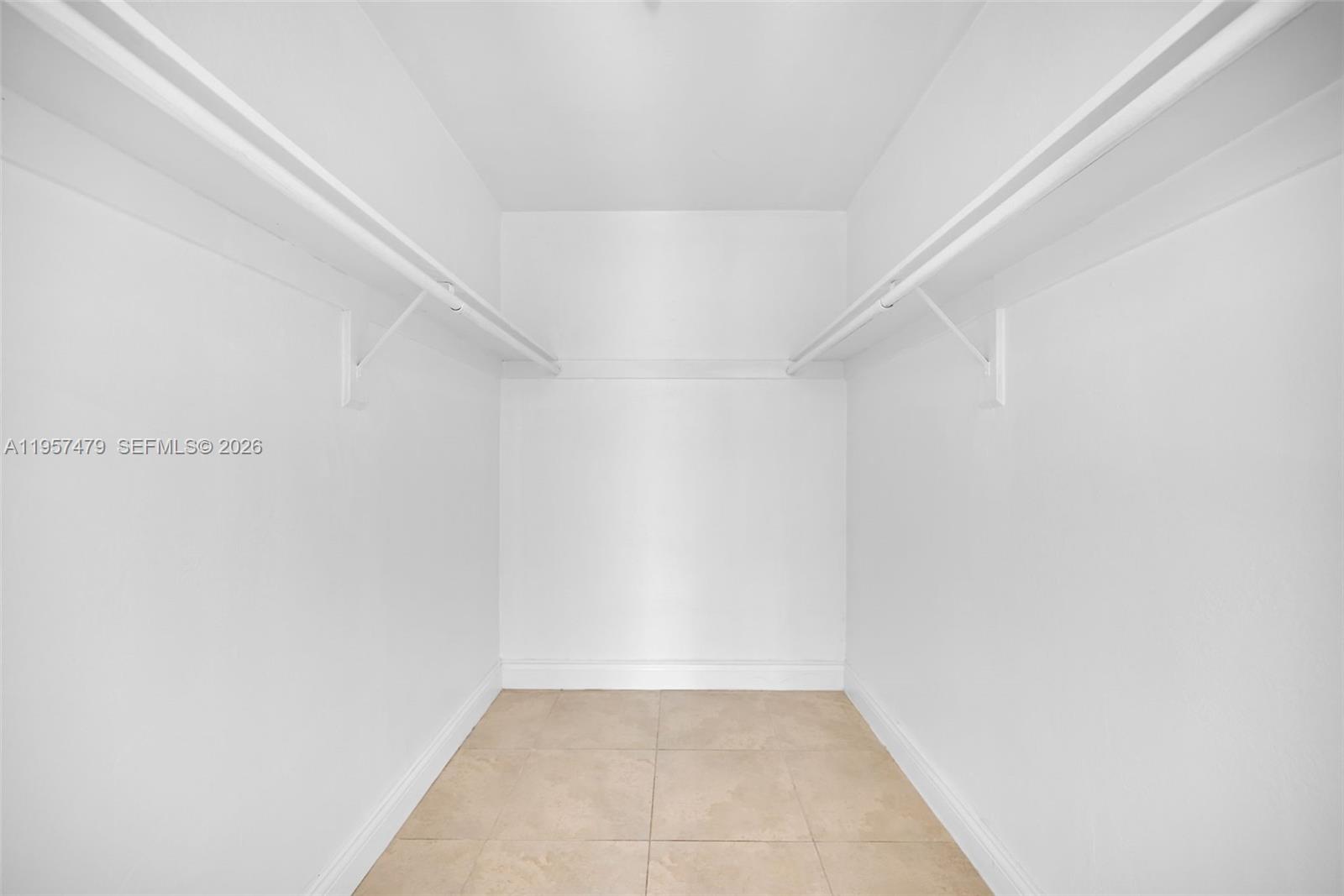 DADELAND CAPRI CONDO - Residential