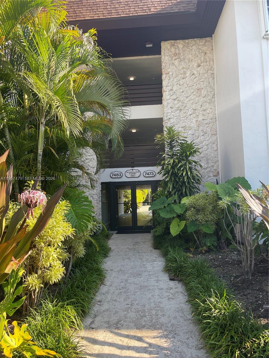 DADELAND CAPRI CONDO - Residential