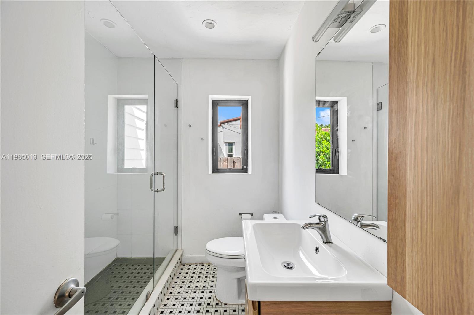 EAST SHENANDOAH - Residential Lease