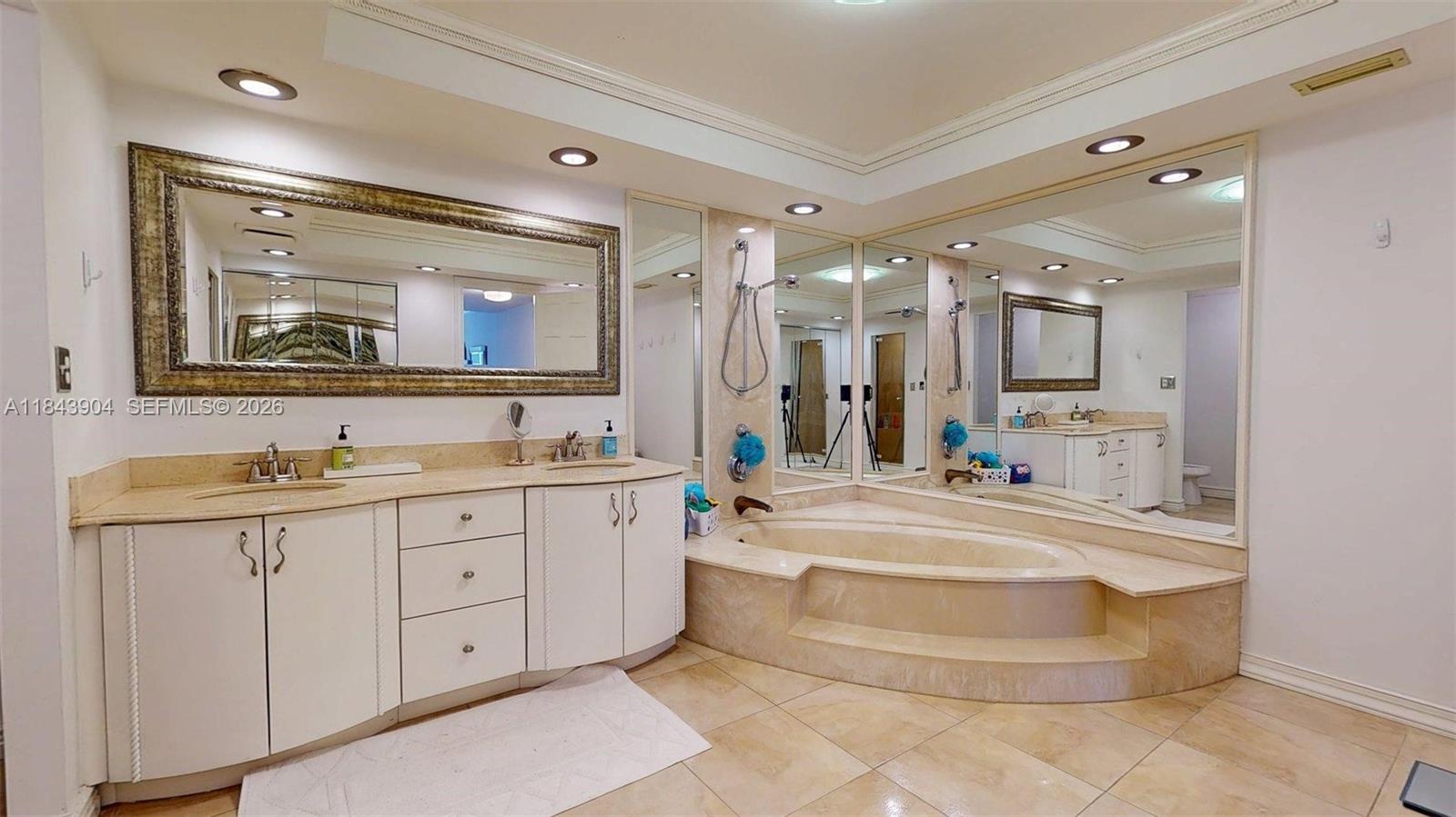 MALAGA TOWERS CONDO - Residential