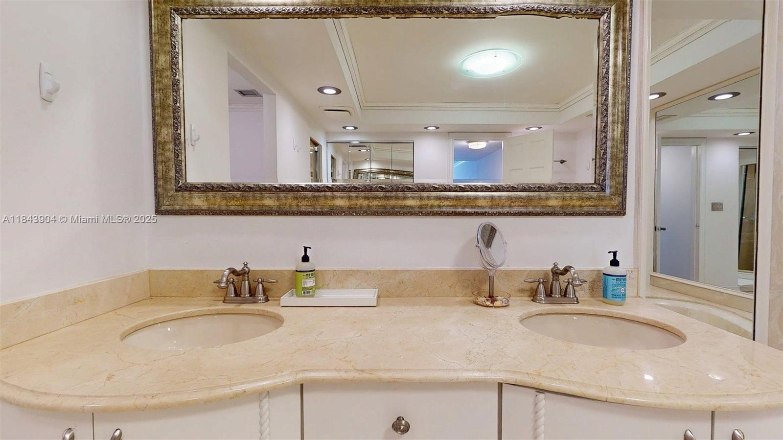 MALAGA TOWERS CONDO - Residential