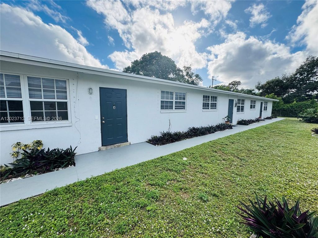 Photo of 631 NW 11th Ave #B, Fort Lauderdale, FL 33311 (MLS # A12023712)