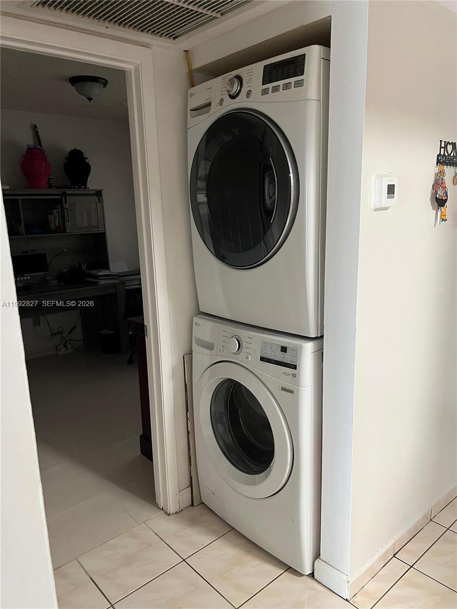 LAGO GRANDE CONDO THREE C - Residential