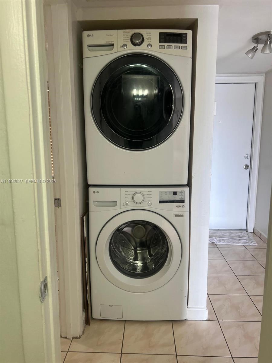 LAGO GRANDE CONDO THREE C - Residential