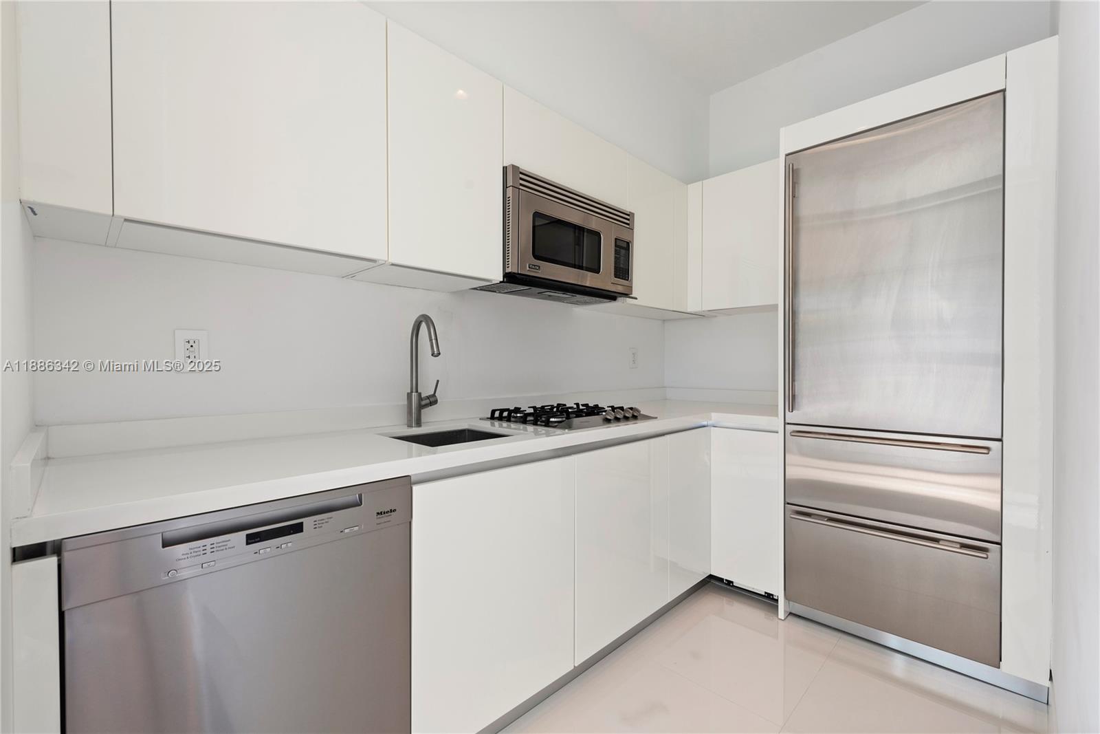 HIBISCUS ISLAND - Residential Lease