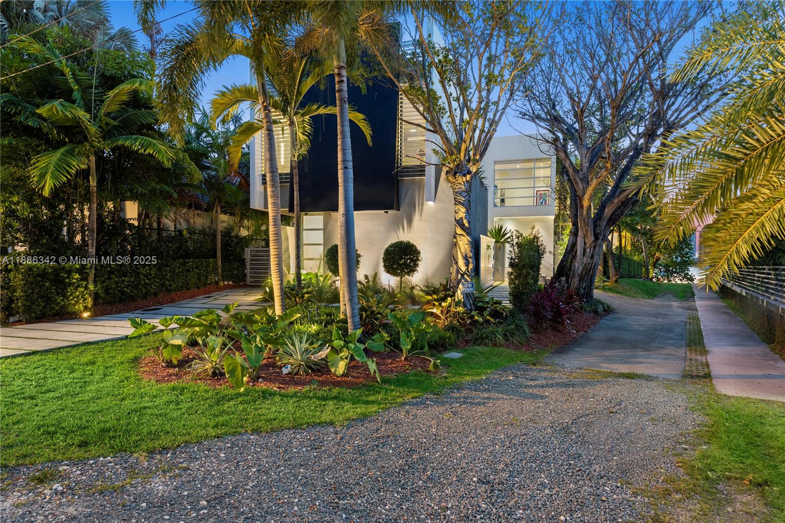 440 S Hibiscus Dr